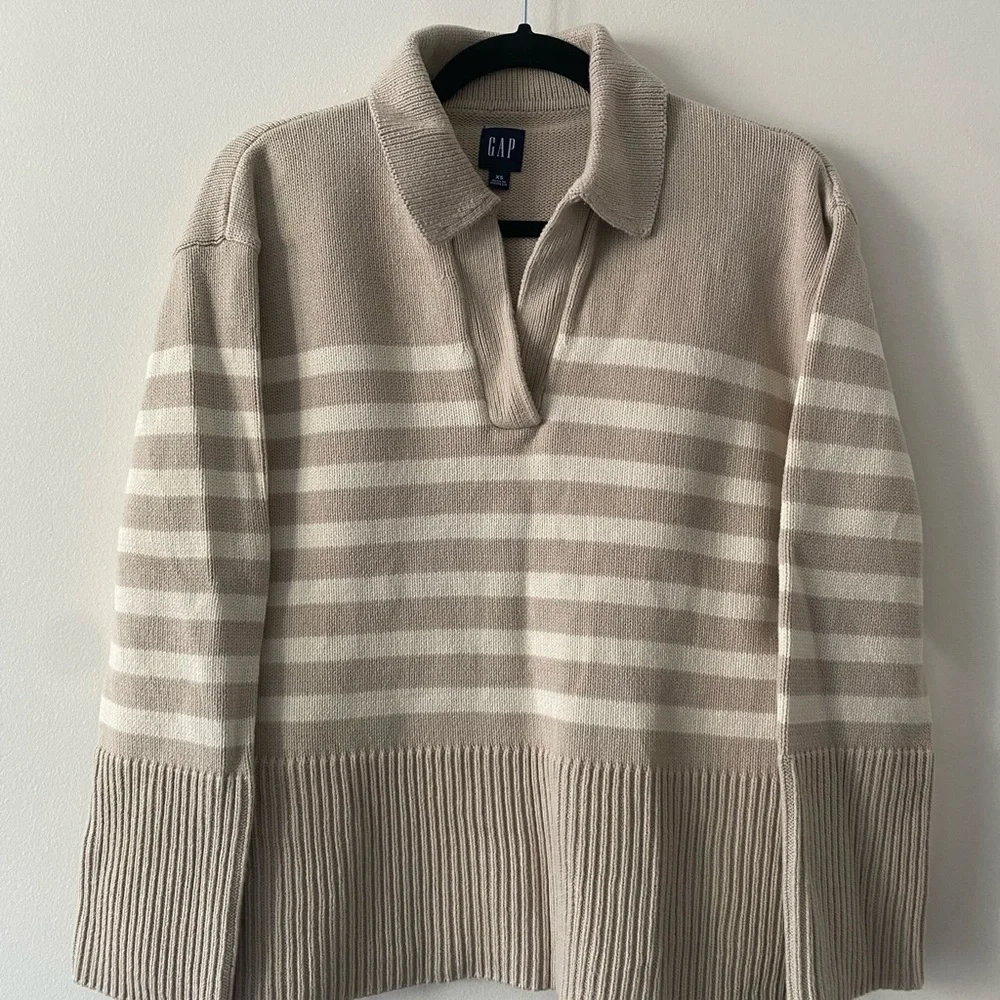 GAP Beige V-Neck Striped Sweater - Picture 1 of 2